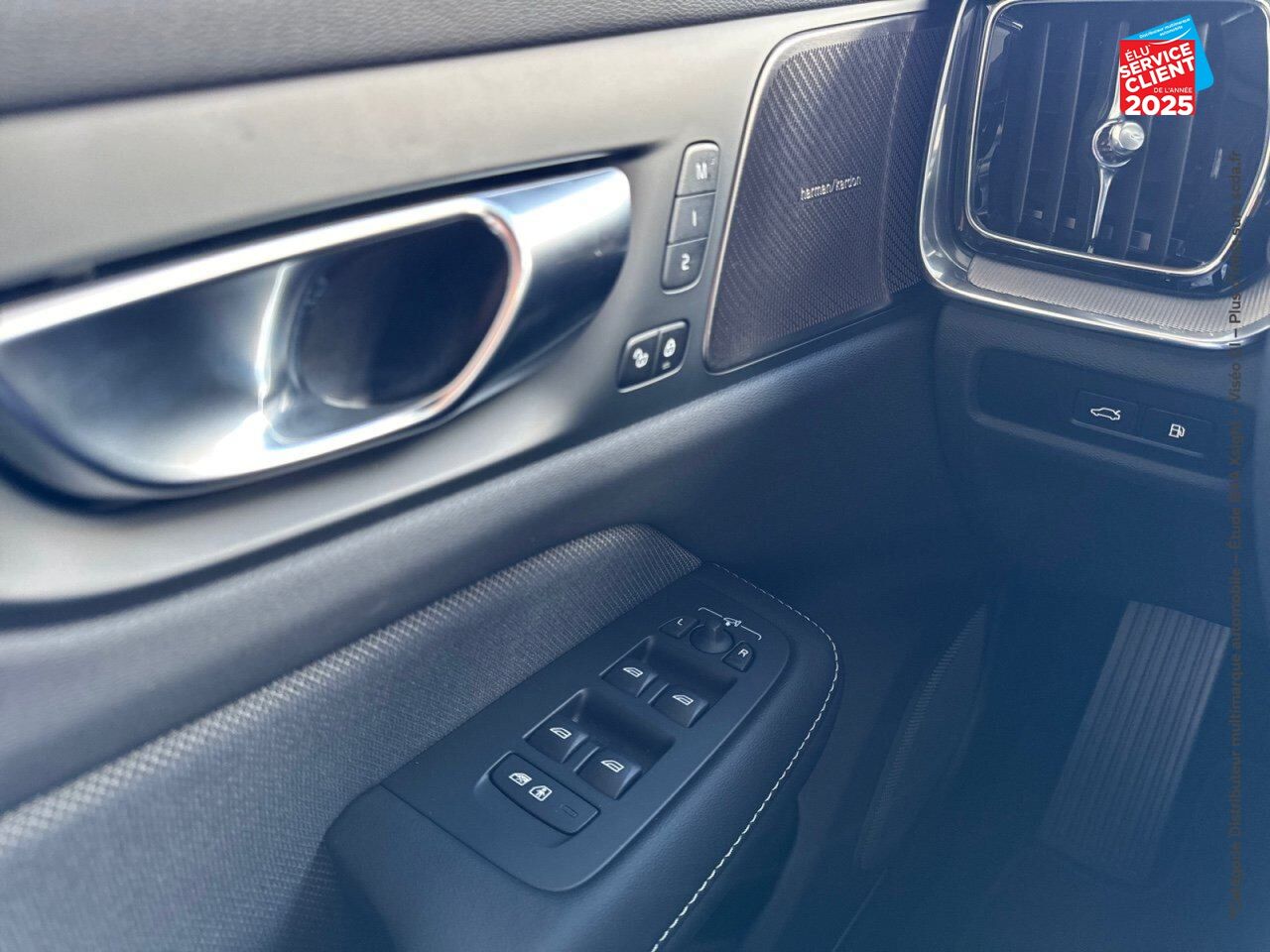 Véhicule d'occasion VOLVO V60 T6 AWD 253+145CH PLUS STYLE DARK GEARTRONIC 8 chez Volvo Epernay