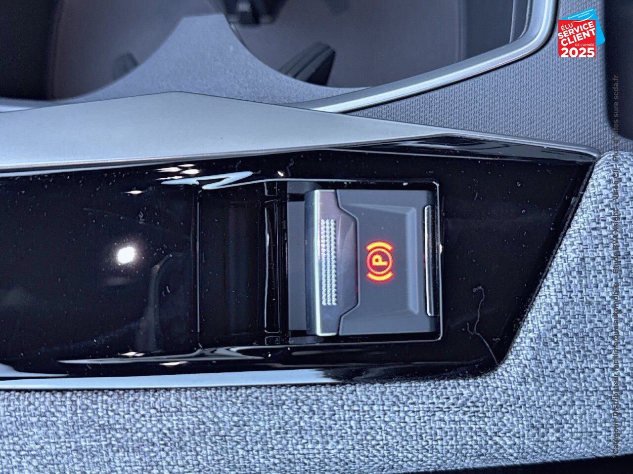 Véhicule d'occasion PEUGEOT 5008 ELECTRIQUE 210CH BATTERIE 73 KWH GT chez Dacia Strasbourg