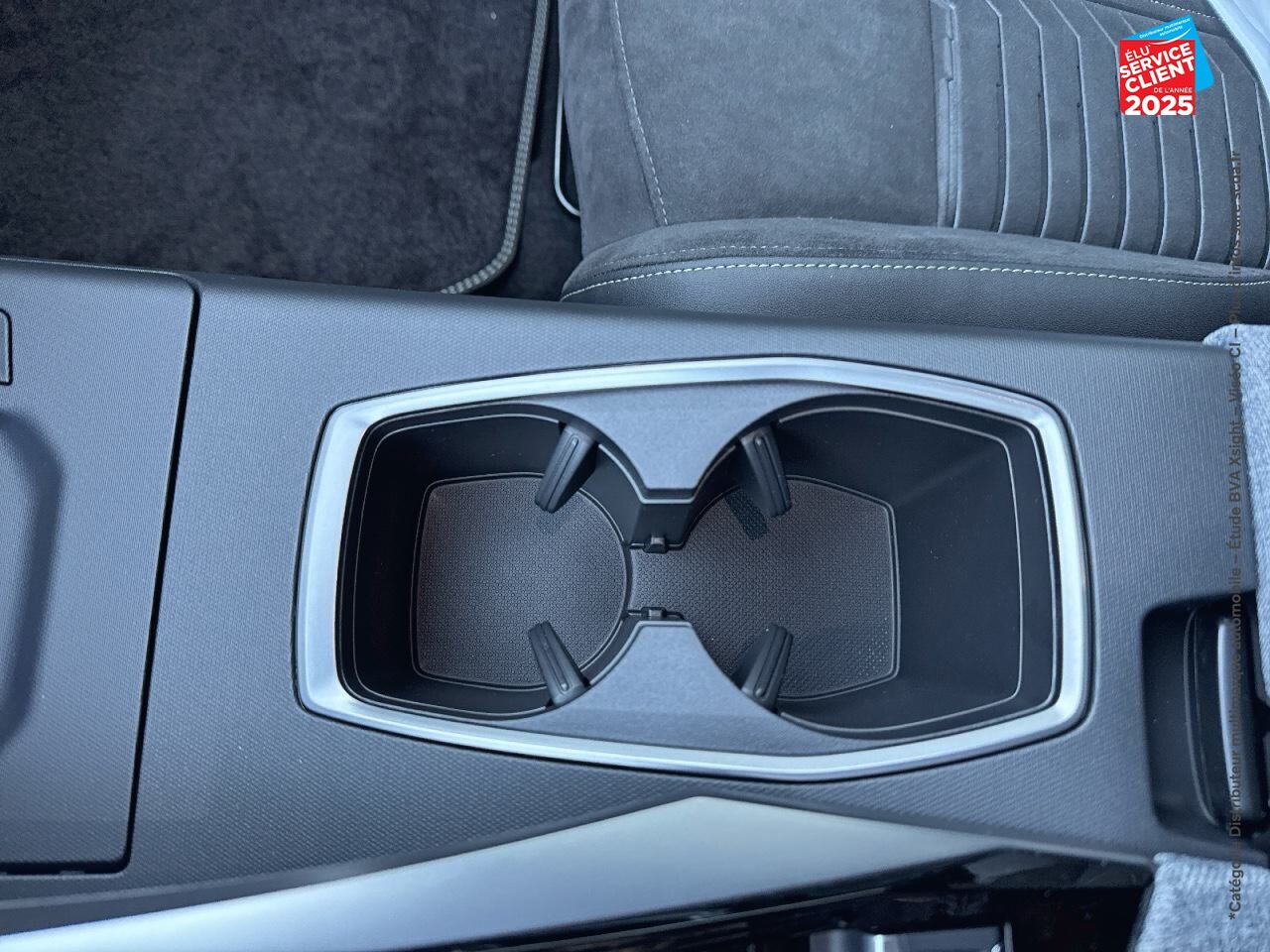 Véhicule d'occasion PEUGEOT 5008 ELECTRIQUE 210CH BATTERIE 73 KWH GT chez Dacia Strasbourg