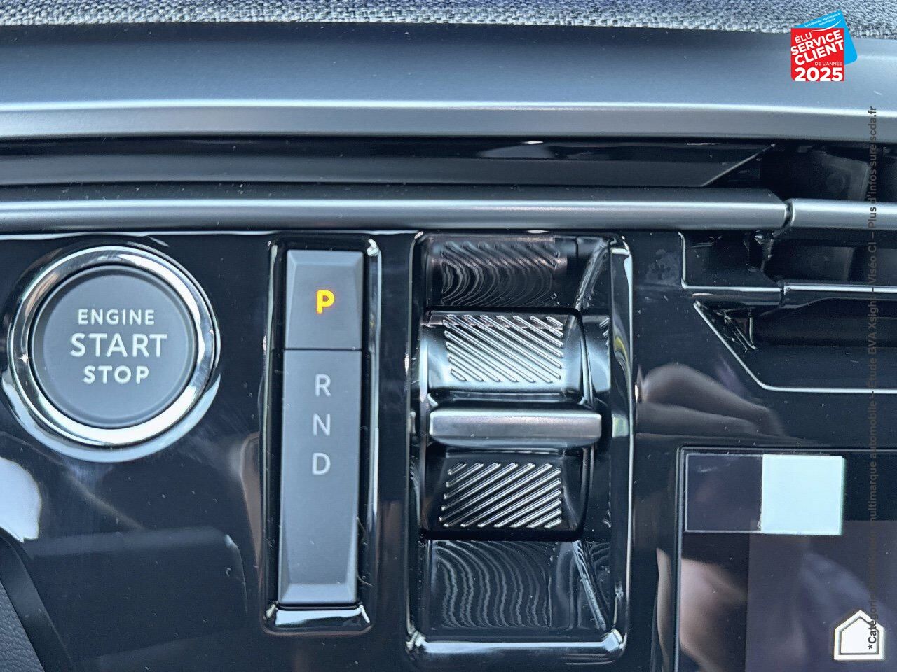 Véhicule d'occasion PEUGEOT 5008 ELECTRIQUE 210CH BATTERIE 73 KWH GT chez Dacia Strasbourg
