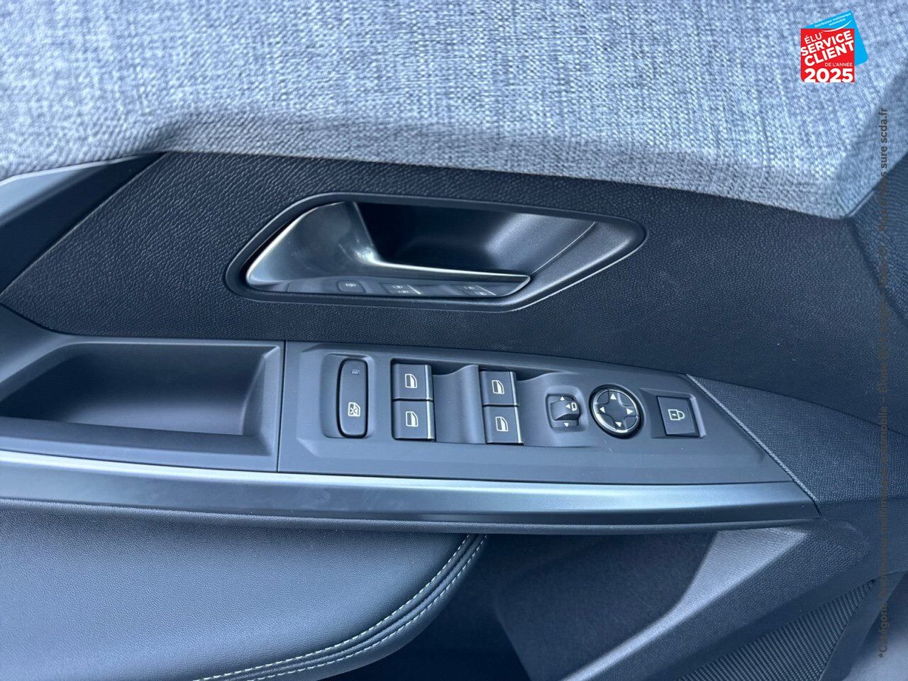 Véhicule d'occasion PEUGEOT 5008 ELECTRIQUE 210CH BATTERIE 73 KWH GT chez Dacia Strasbourg
