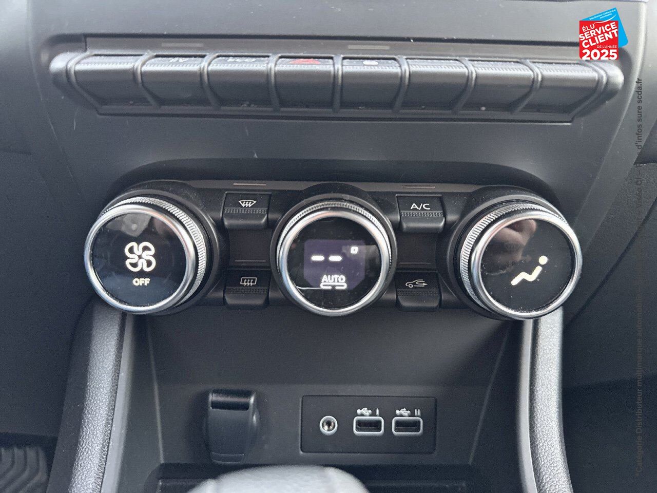 Véhicule d'occasion RENAULT CAPTUR 1.6 E-TECH HYBRIDE 145CH EVOLUTION chez Renault Colmar