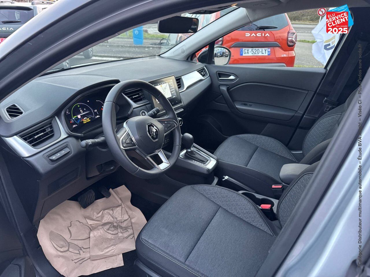 Véhicule d'occasion RENAULT CAPTUR 1.6 E-TECH HYBRIDE 145CH EVOLUTION chez Renault Colmar