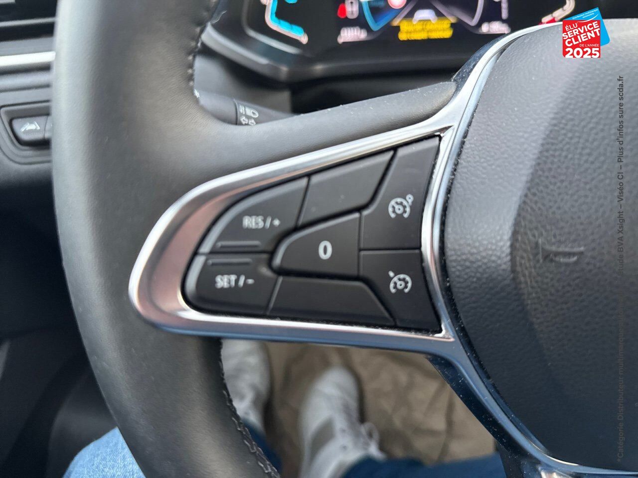 Véhicule d'occasion RENAULT CAPTUR 1.6 E-TECH HYBRIDE 145CH EVOLUTION chez Renault Colmar