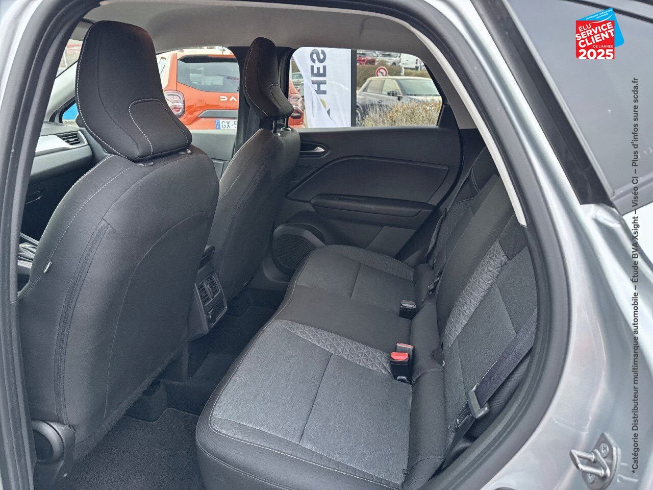 Véhicule d'occasion RENAULT CAPTUR 1.6 E-TECH HYBRIDE 145CH EVOLUTION chez Renault Colmar