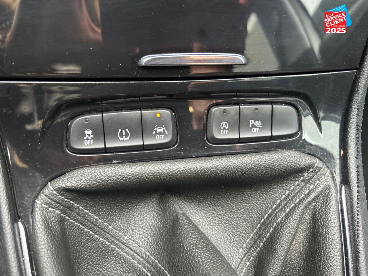 Véhicule d'occasion OPEL GRANDLAND X 1.2 TURBO 130CH ECOTEC BUSINESS EDITION chez Opel Charleville
