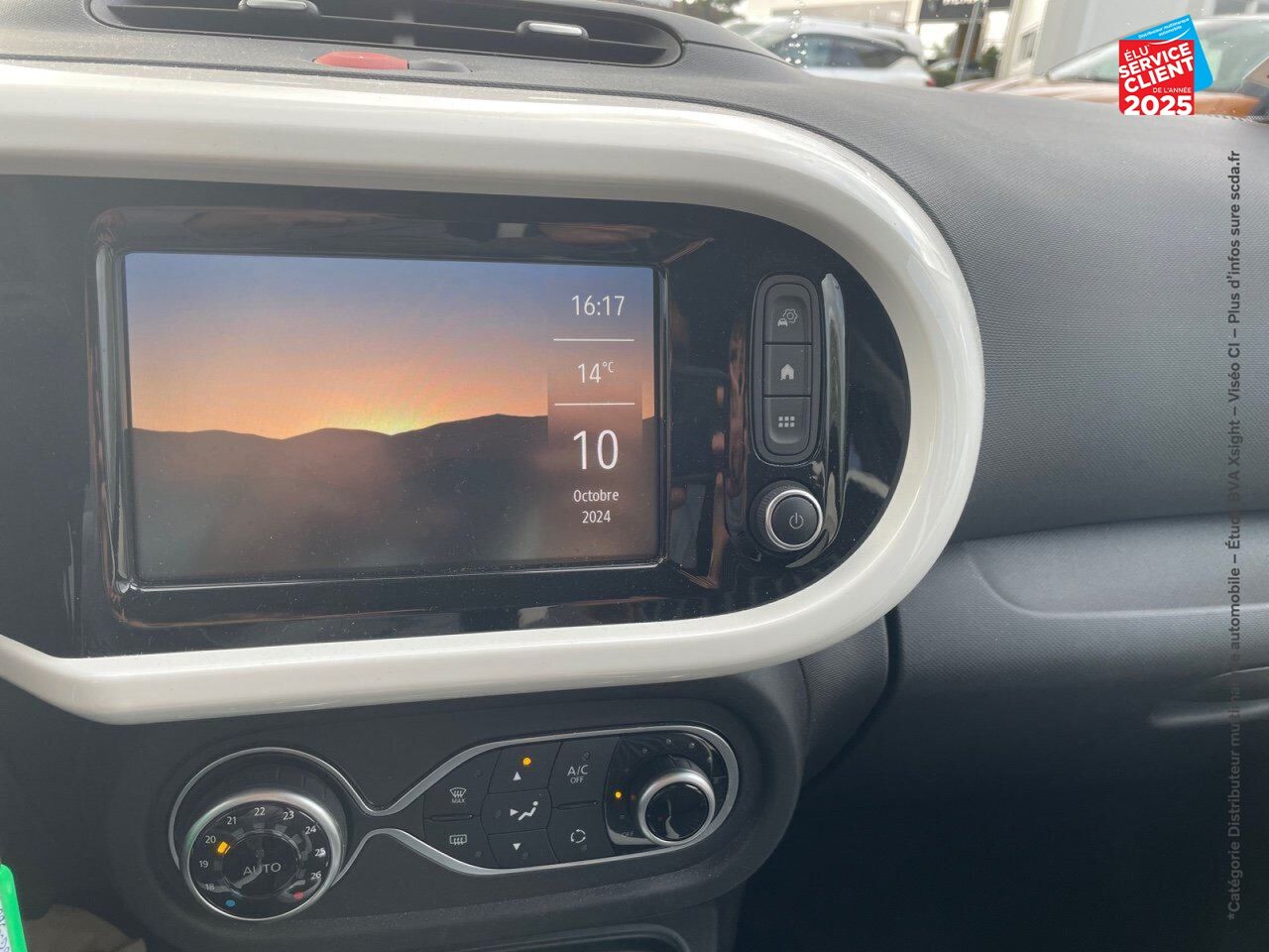 Véhicule d'occasion RENAULT TWINGO E-TECH ELECTRIC TECHNO R80 ACHAT INTEGRAL chez Renault Colmar