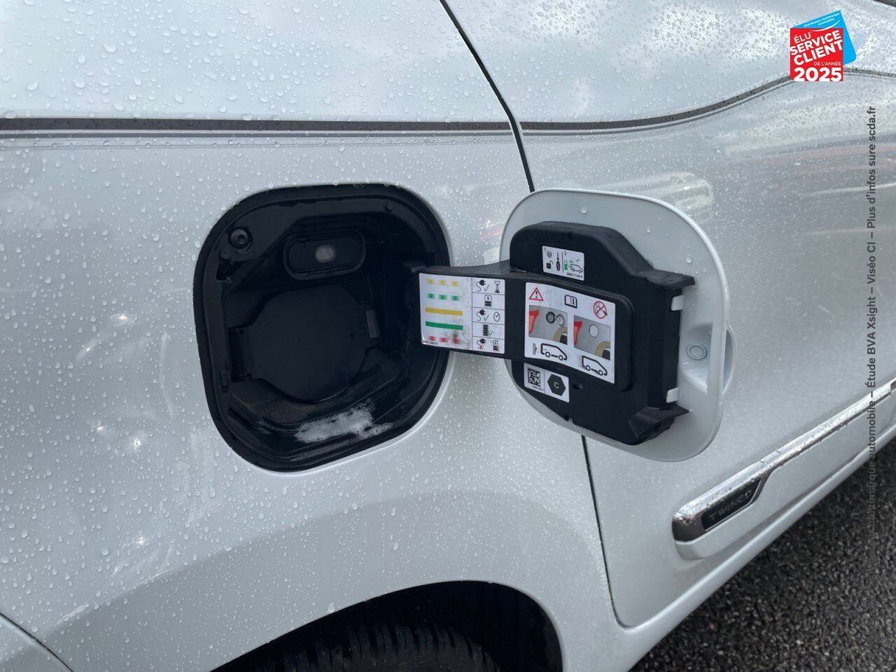 Véhicule d'occasion RENAULT TWINGO E-TECH ELECTRIC TECHNO R80 ACHAT INTEGRAL chez Renault Colmar