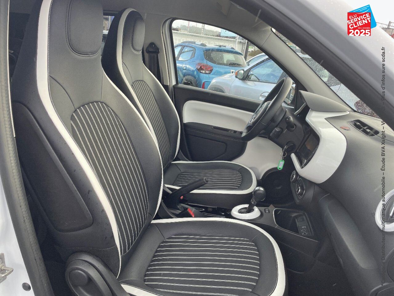Véhicule d'occasion RENAULT TWINGO E-TECH ELECTRIC TECHNO R80 ACHAT INTEGRAL chez Renault Colmar