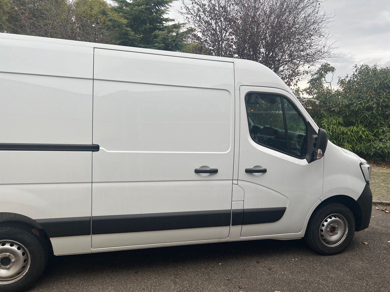 Véhicule d'occasion RENAULT MASTER FG F3500 L2H2 2.3 BLUE DCI 135CH CONFORT EURO6 chez Opel Nancy