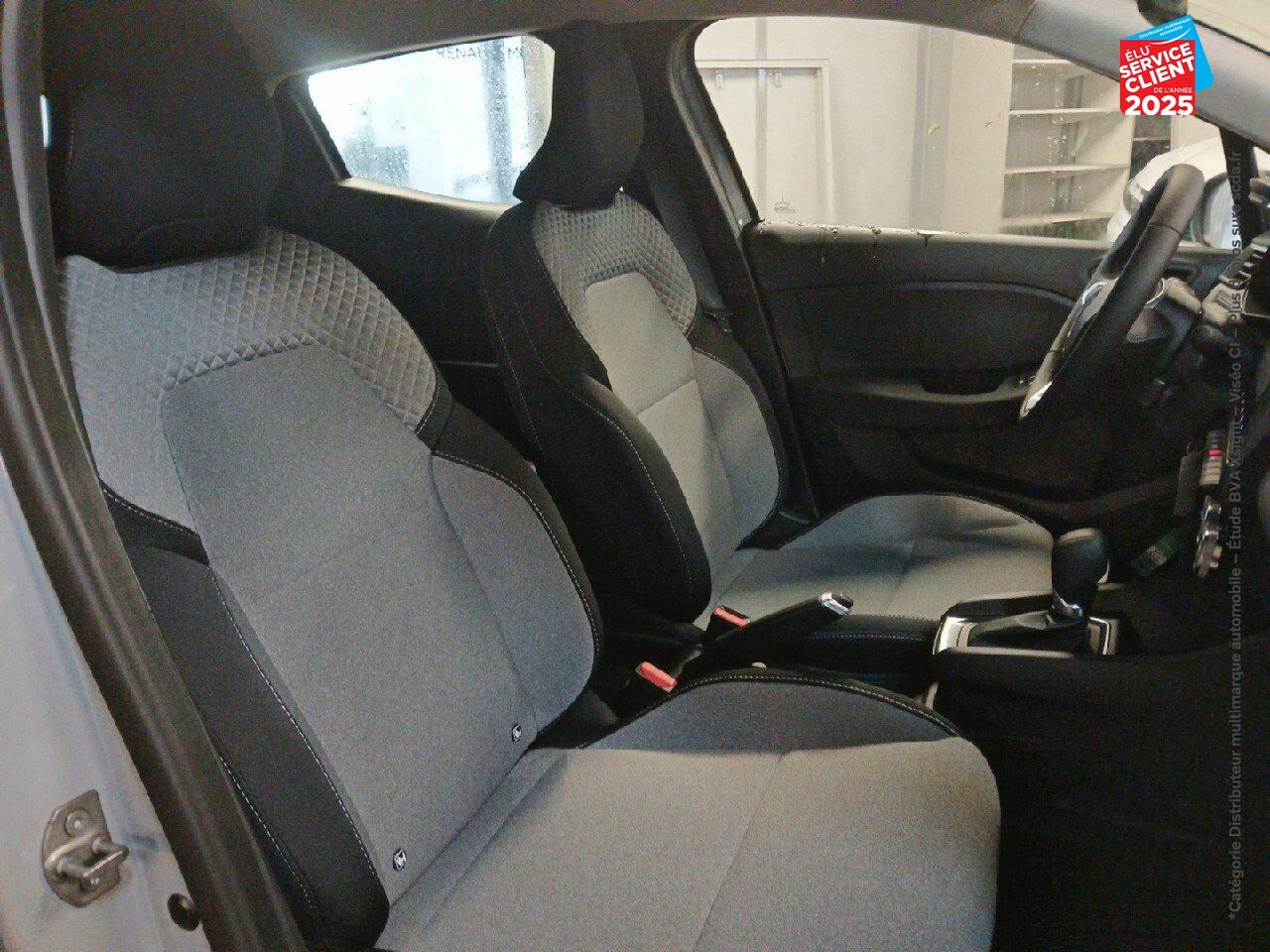 Véhicule d'occasion RENAULT CLIO 1.6 E-TECH 145CH FULL HYBRID EVOLUTION - 24 chez Opel Verdun