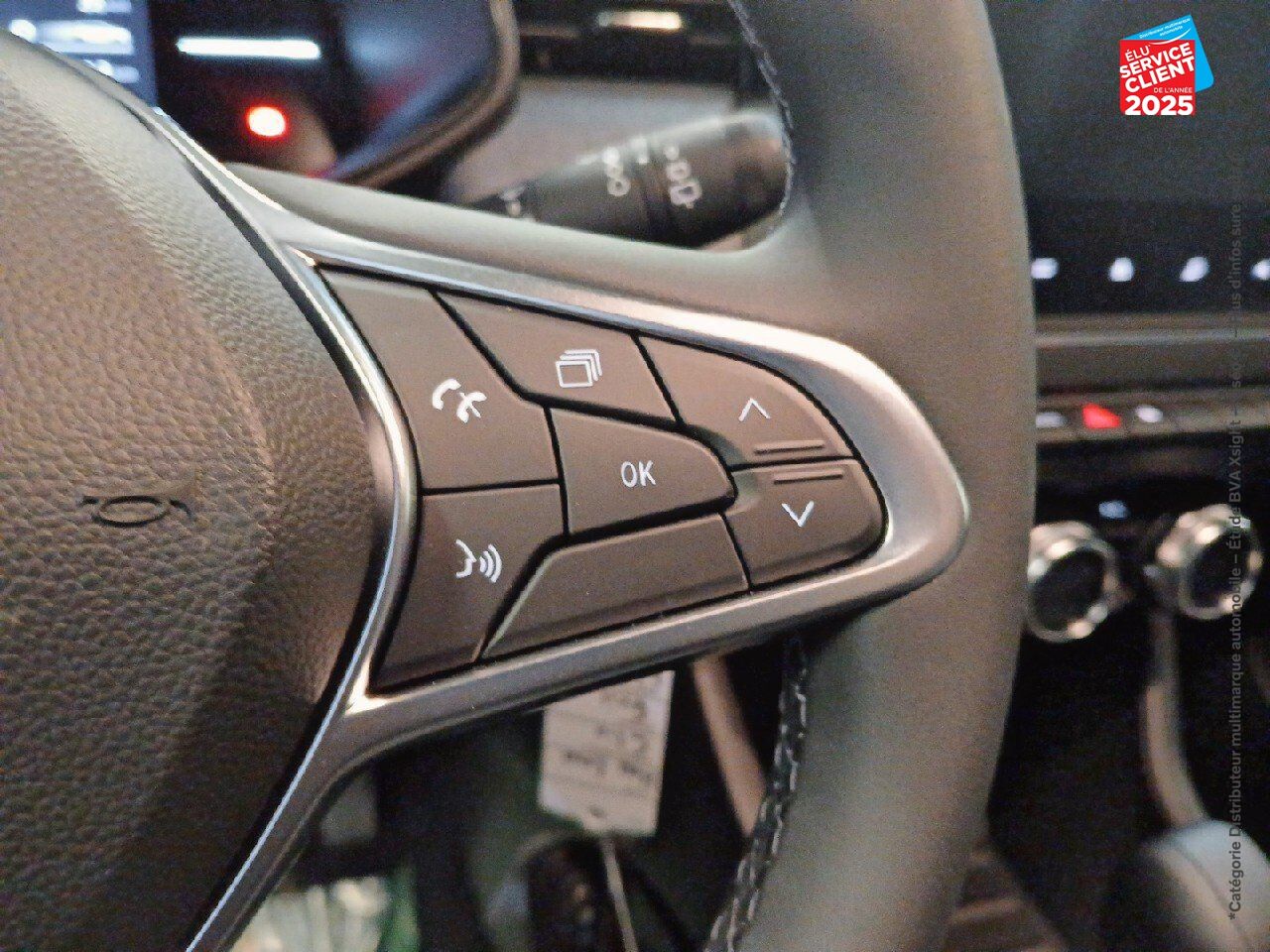 Véhicule d'occasion RENAULT CLIO 1.6 E-TECH 145CH FULL HYBRID EVOLUTION - 24 chez Opel Verdun