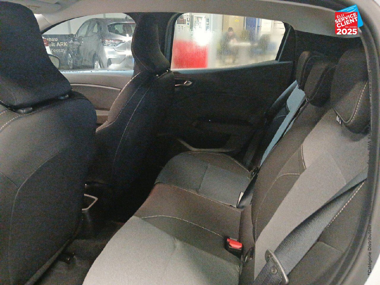 Véhicule d'occasion RENAULT CLIO 1.6 E-TECH 145CH FULL HYBRID EVOLUTION - 24 chez Opel Verdun