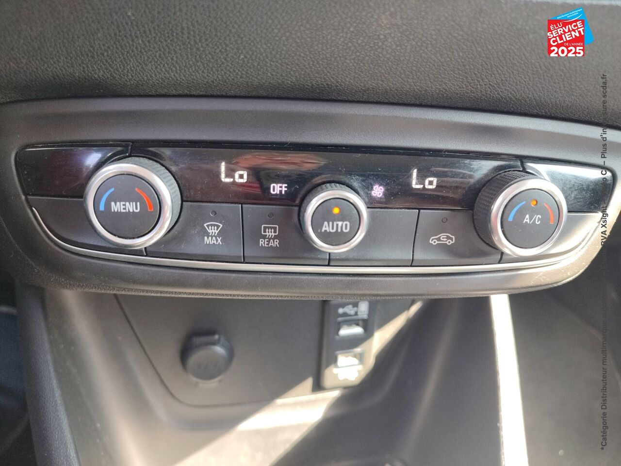 Véhicule d'occasion OPEL CROSSLAND X 1.2 TURBO 110CH DESIGN 120 ANS BVA EURO 6D-T chez Nissan Beaune