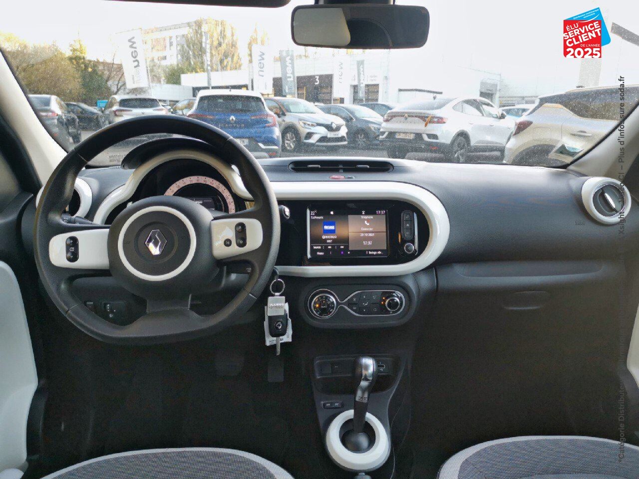 Véhicule d'occasion RENAULT TWINGO E-TECH ELECTRIC ZEN R80 ACHAT INTEGRAL - 21 chez Renault Saint-Louis