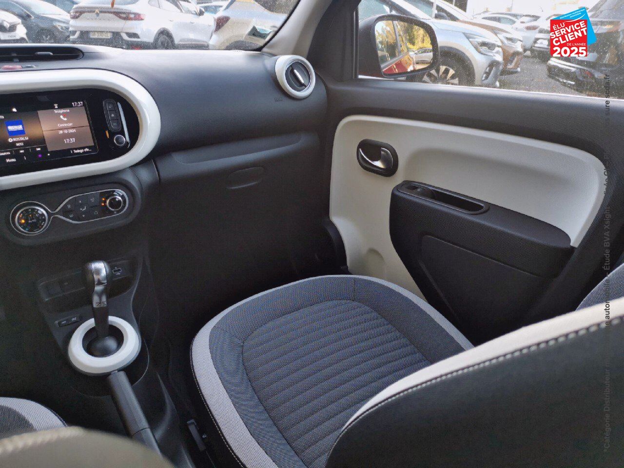 Véhicule d'occasion RENAULT TWINGO E-TECH ELECTRIC ZEN R80 ACHAT INTEGRAL - 21 chez Renault Saint-Louis