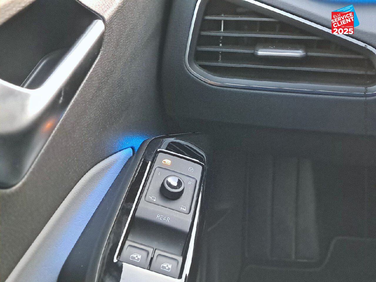 Véhicule d'occasion VOLKSWAGEN ID.3 145CH - 58 KWH FAMILY TPANO SIEGES CHAUF CAMERA chez Nissan Belfort