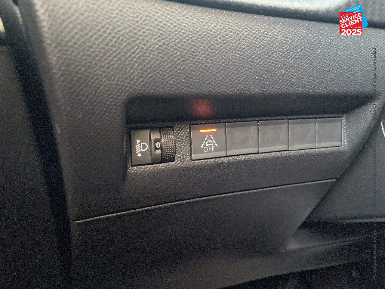 Véhicule d'occasion PEUGEOT 208 E-136CH ACTIVE BUSINESS chez Renault Colmar