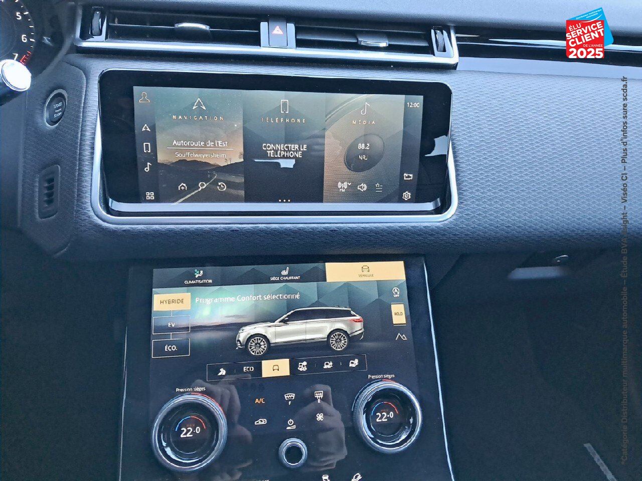 Véhicule d'occasion LAND-ROVER RANGE ROVER VELAR 2.0 P400E 404CH PHEV S AWD BVA AM23 SIEGES CHAUF/CUIR GPS CAMERA HUD MERIDIAN chez Land Rover Strasbourg