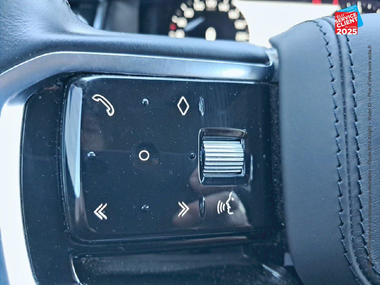 Véhicule d'occasion LAND-ROVER RANGE ROVER VELAR 2.0 P400E 404CH PHEV S AWD BVA AM23 SIEGES CHAUF/CUIR GPS CAMERA HUD MERIDIAN chez Land Rover Strasbourg