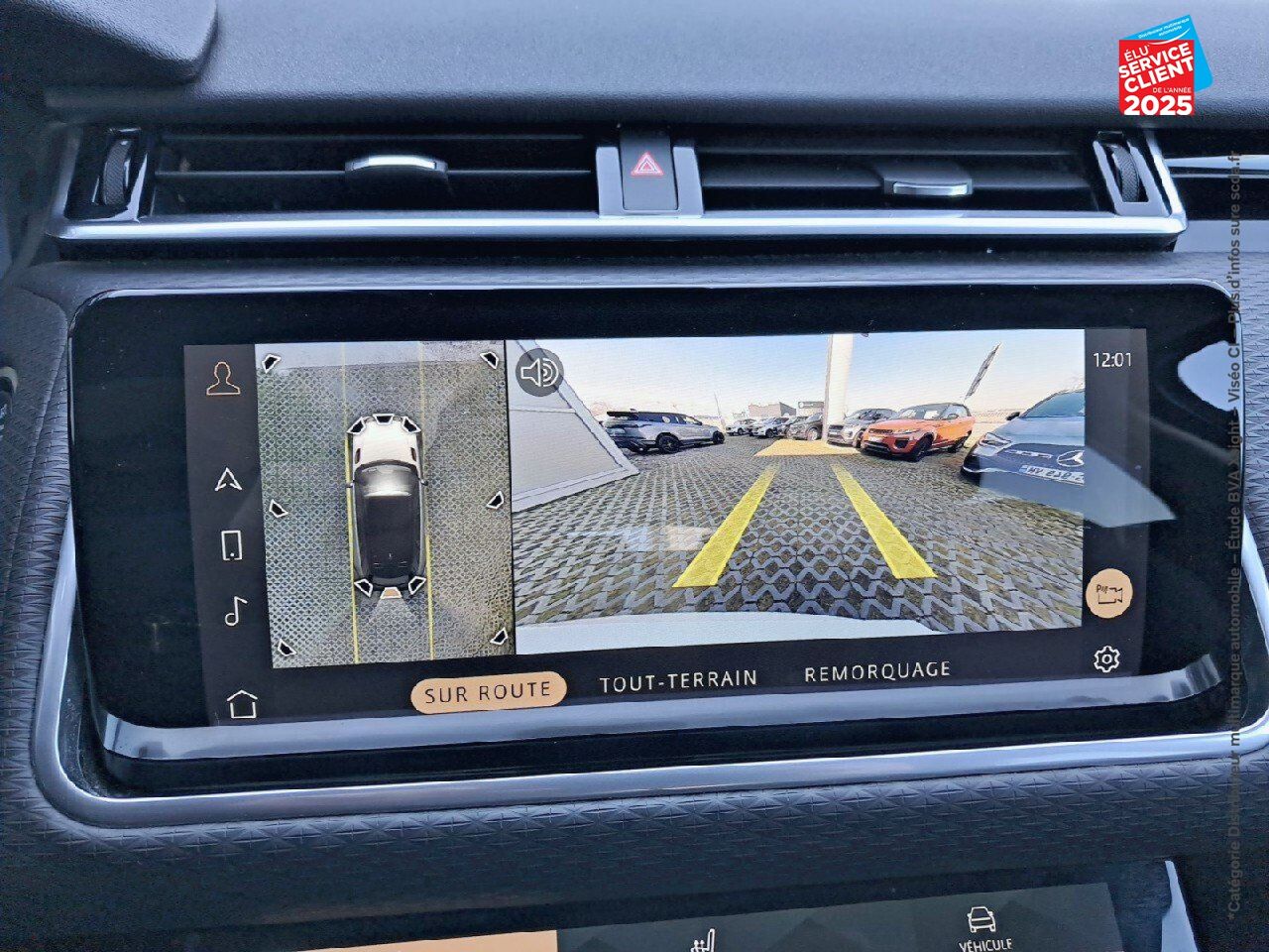 Véhicule d'occasion LAND-ROVER RANGE ROVER VELAR 2.0 P400E 404CH PHEV S AWD BVA AM23 SIEGES CHAUF/CUIR GPS CAMERA HUD MERIDIAN chez Land Rover Strasbourg