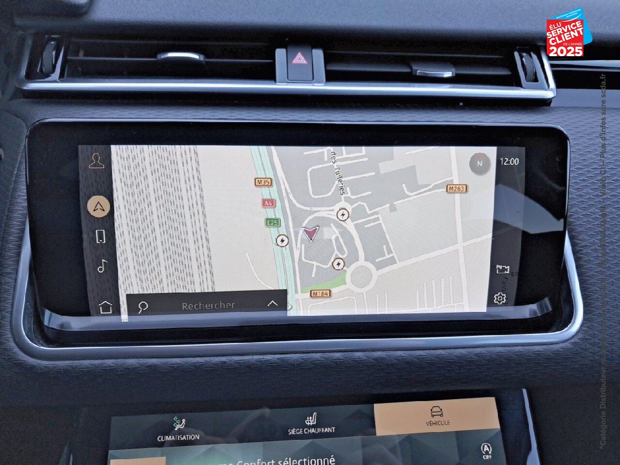 Véhicule d'occasion LAND-ROVER RANGE ROVER VELAR 2.0 P400E 404CH PHEV S AWD BVA AM23 SIEGES CHAUF/CUIR GPS CAMERA HUD MERIDIAN chez Land Rover Strasbourg