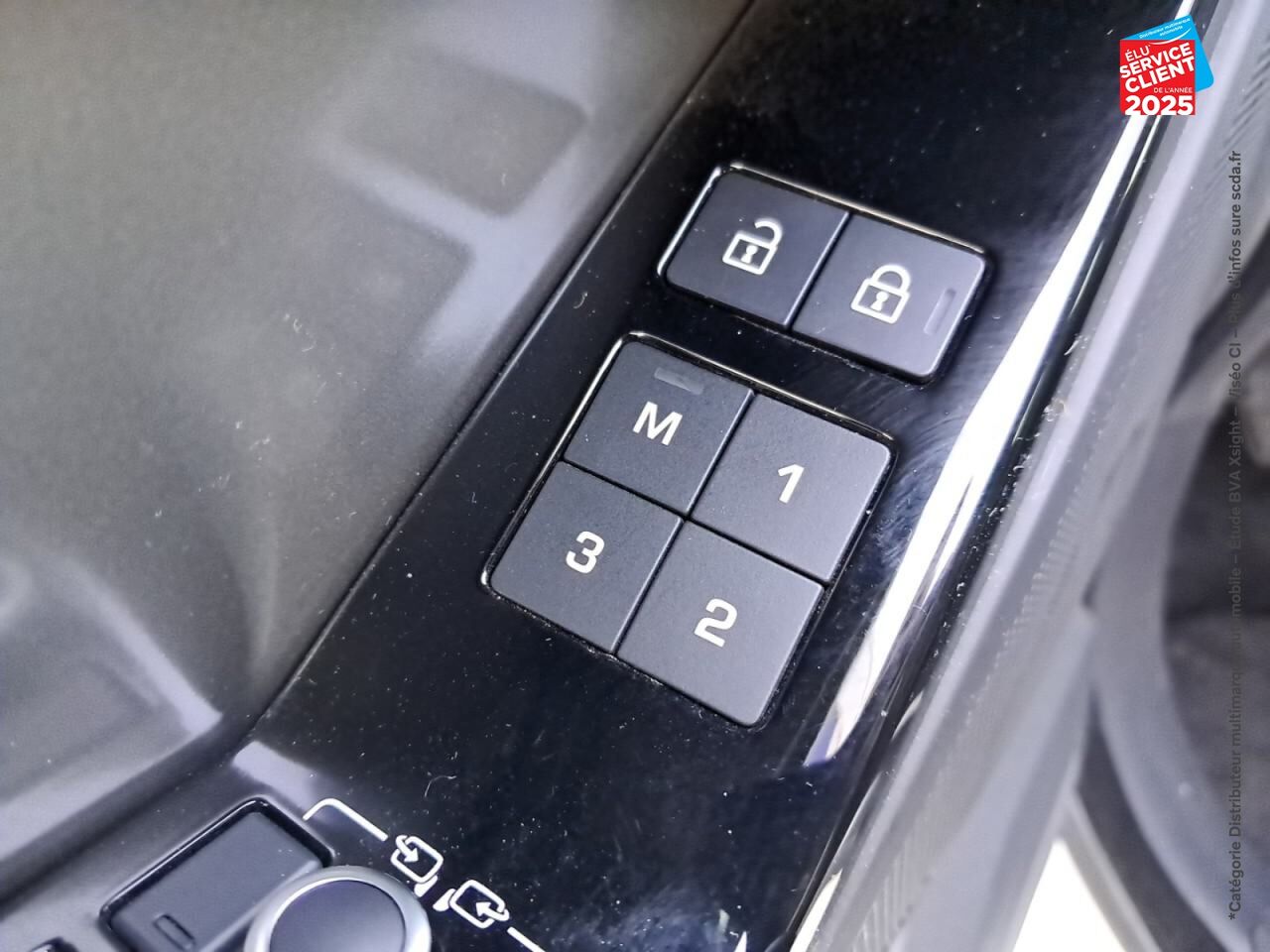 Véhicule d'occasion LAND-ROVER RANGE ROVER VELAR 2.0 P400E 404CH PHEV S AWD BVA AM23 SIEGES CHAUF/CUIR GPS CAMERA HUD MERIDIAN chez Land Rover Strasbourg