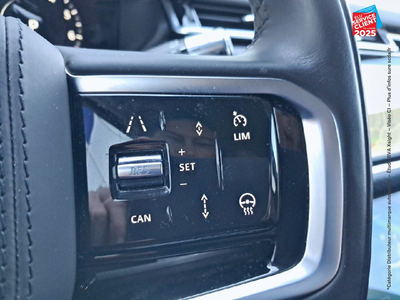 Véhicule d'occasion LAND-ROVER RANGE ROVER VELAR 2.0 P400E 404CH PHEV S AWD BVA AM23 SIEGES CHAUF/CUIR GPS CAMERA HUD MERIDIAN chez Land Rover Strasbourg