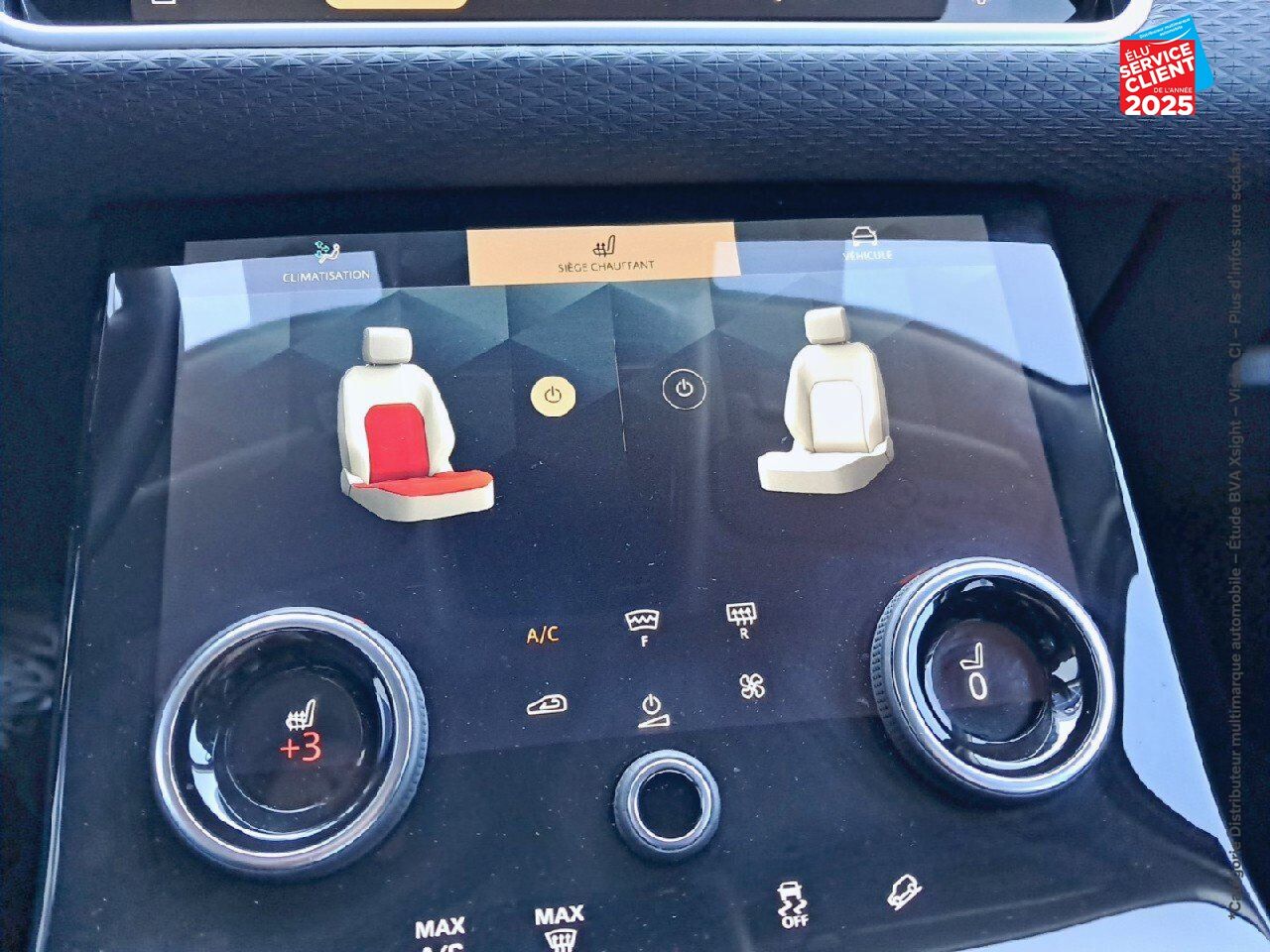Véhicule d'occasion LAND-ROVER RANGE ROVER VELAR 2.0 P400E 404CH PHEV S AWD BVA AM23 SIEGES CHAUF/CUIR GPS CAMERA HUD MERIDIAN chez Land Rover Strasbourg