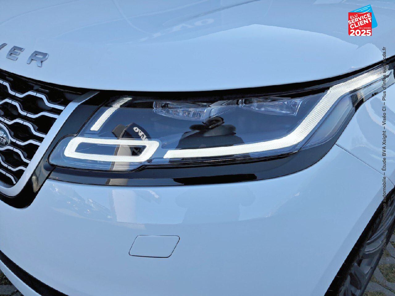 Véhicule d'occasion LAND-ROVER RANGE ROVER VELAR 2.0 P400E 404CH PHEV S AWD BVA AM23 SIEGES CHAUF/CUIR GPS CAMERA HUD MERIDIAN chez Land Rover Strasbourg