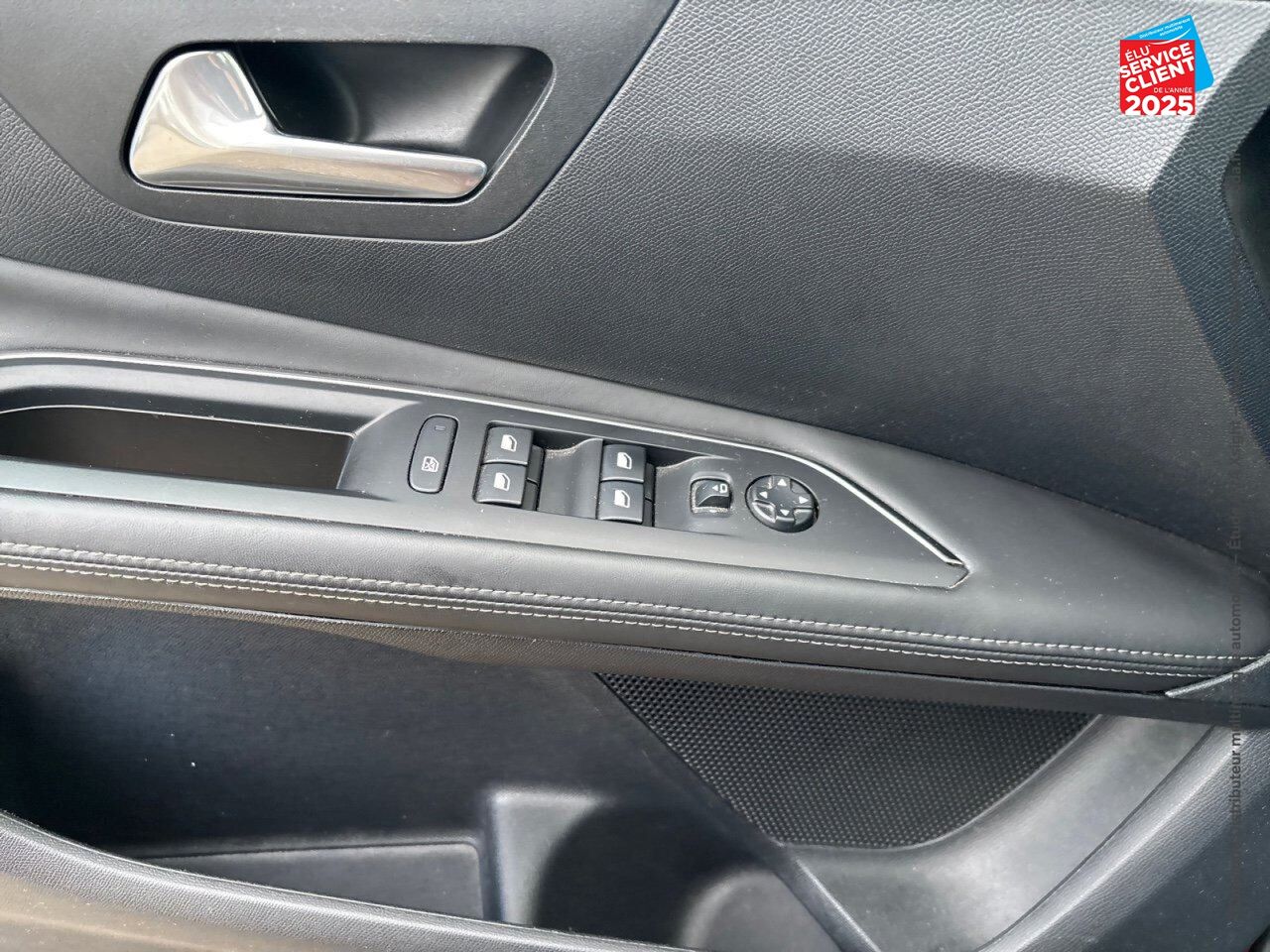 Véhicule d'occasion PEUGEOT 3008 1.2 PURETECH 130CH ALLURE SS chez Hyundai Epernay