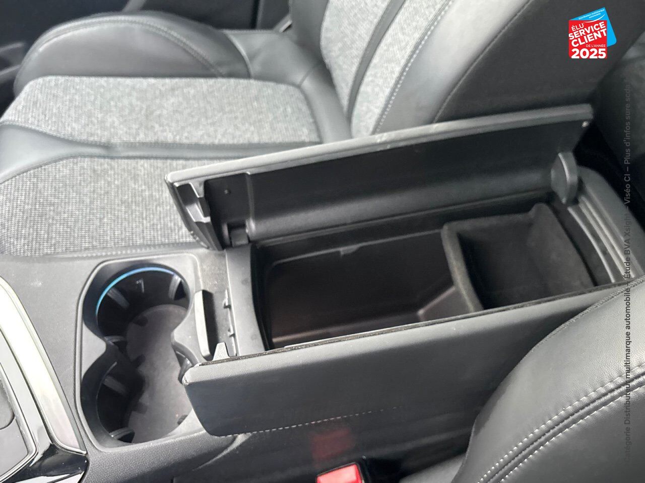 Véhicule d'occasion PEUGEOT 3008 1.2 PURETECH 130CH ALLURE SS chez Hyundai Epernay
