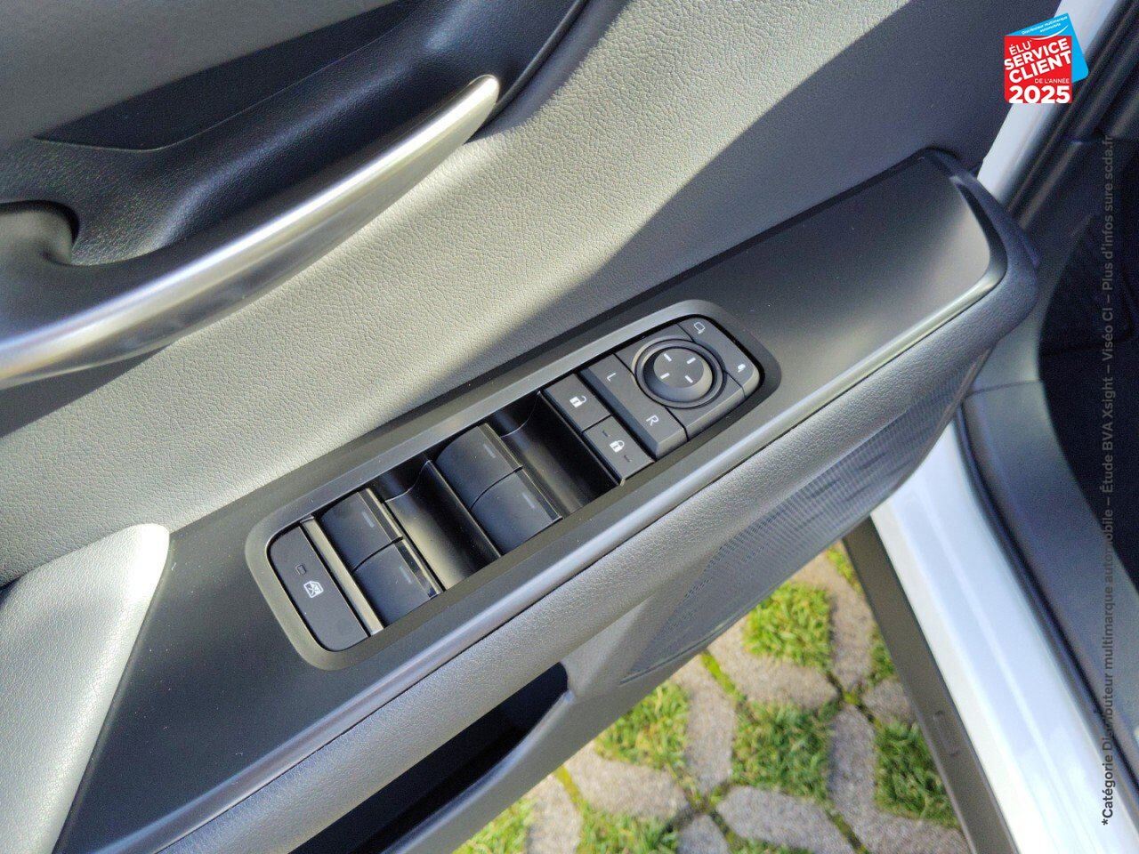 Véhicule d'occasion LEXUS UX 300H 2WD F SPORT DESIGN chez Toyota Thionville