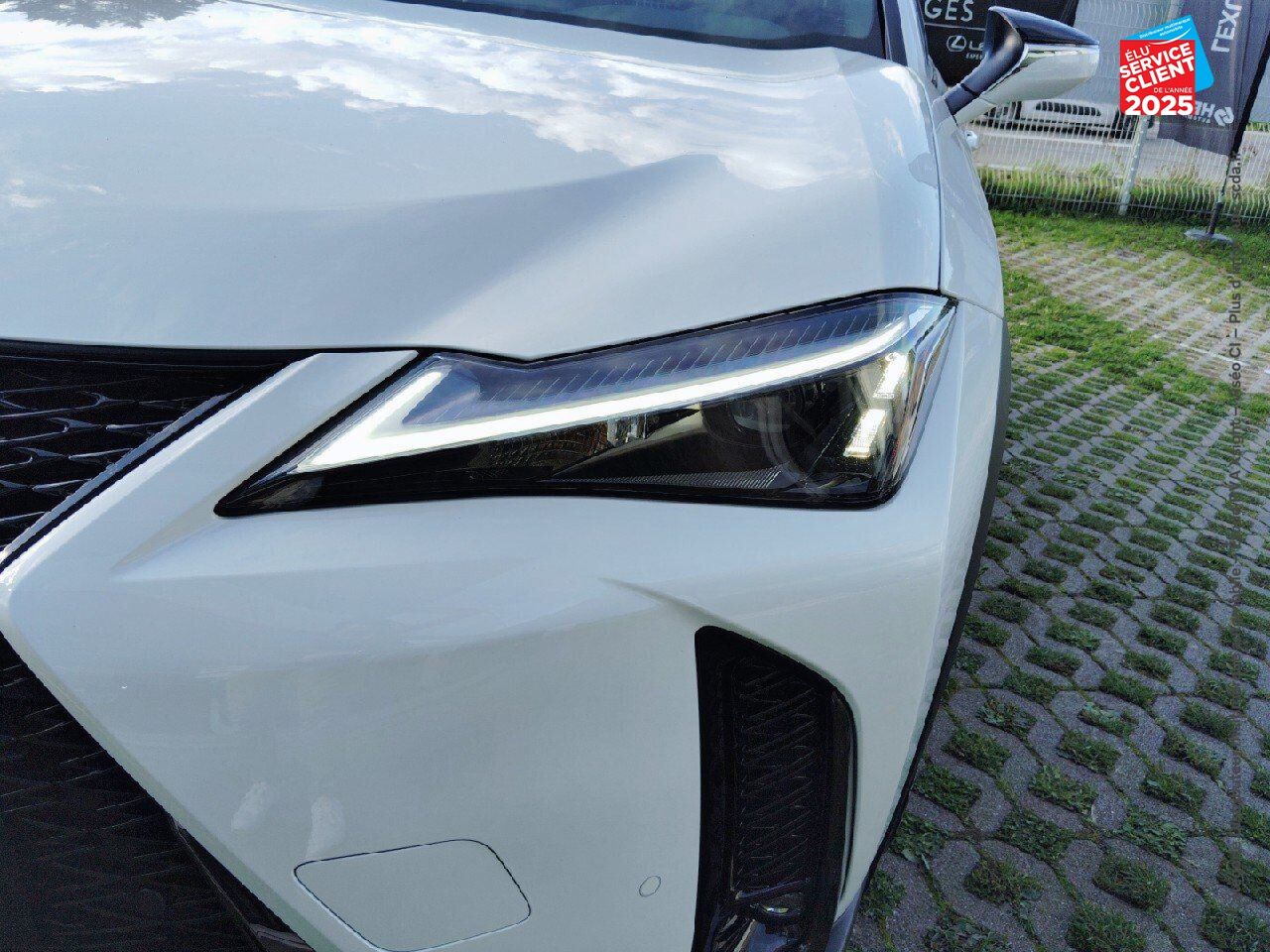 Véhicule d'occasion LEXUS UX 300H 2WD F SPORT DESIGN chez Toyota Thionville