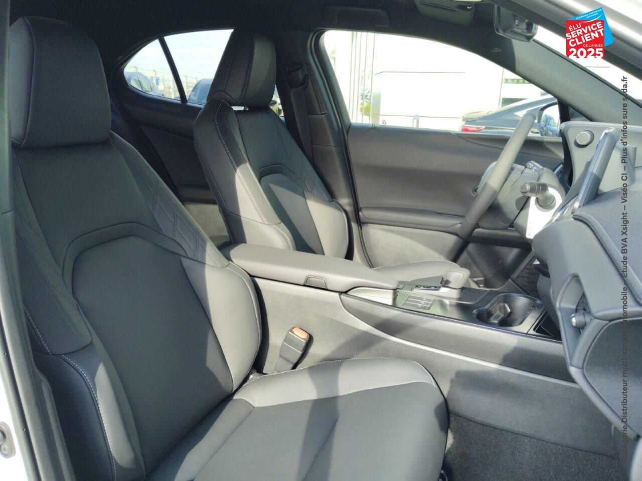 Véhicule d'occasion LEXUS UX 300H 2WD F SPORT DESIGN chez Toyota Thionville