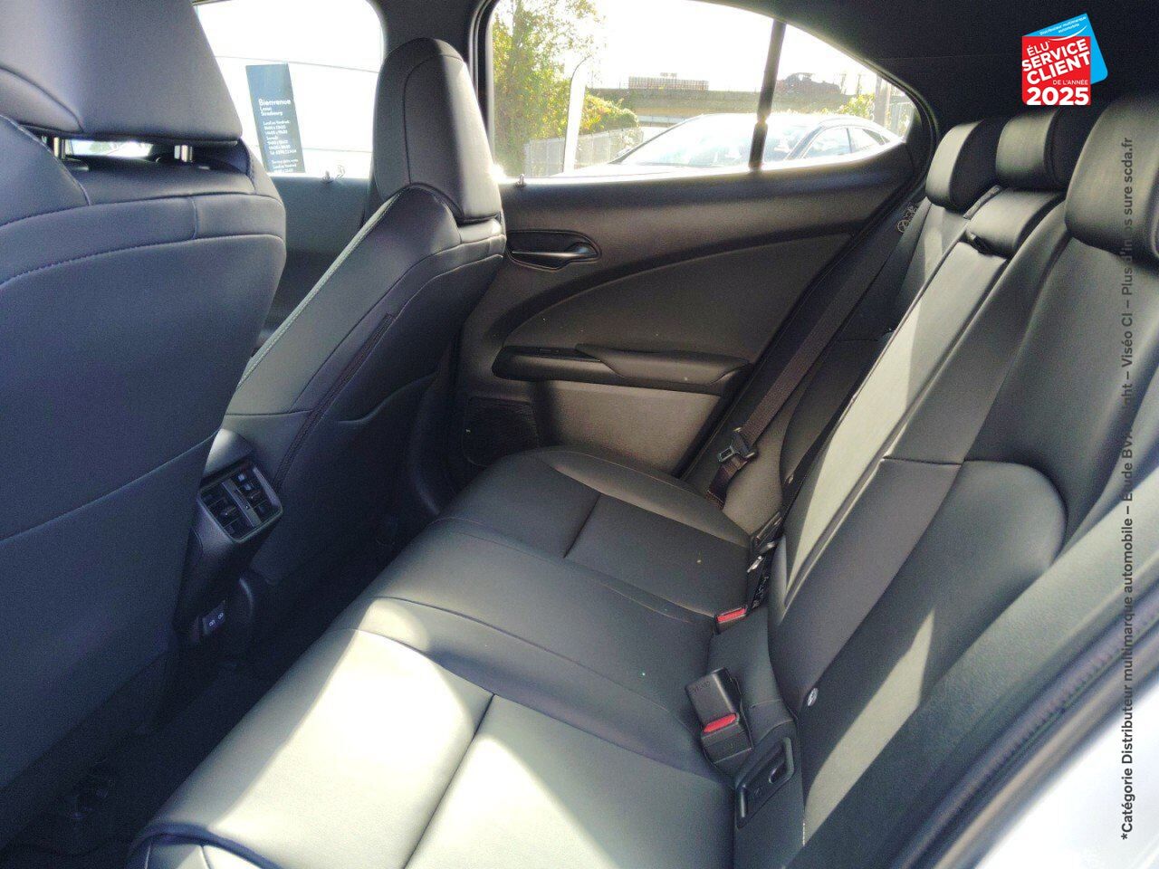 Véhicule d'occasion LEXUS UX 300H 2WD F SPORT DESIGN chez Toyota Thionville