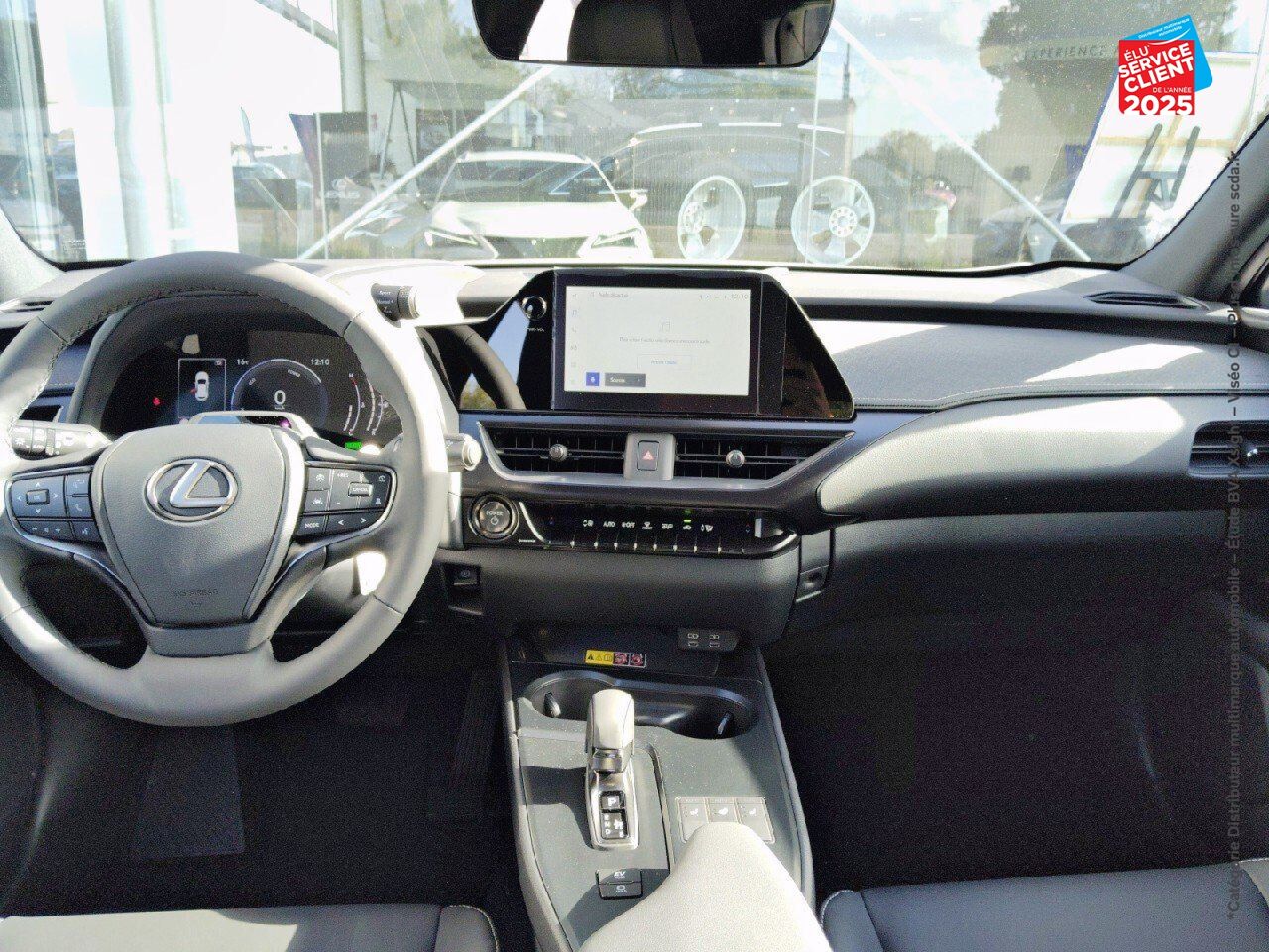 Véhicule d'occasion LEXUS UX 300H 2WD F SPORT DESIGN chez Toyota Thionville