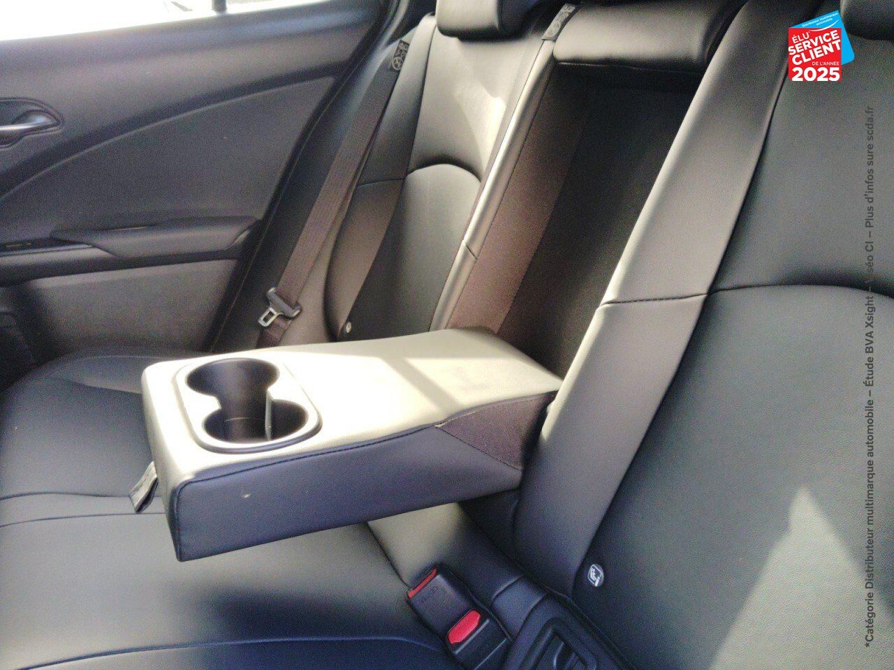 Véhicule d'occasion LEXUS UX 300H 2WD F SPORT DESIGN chez Toyota Thionville