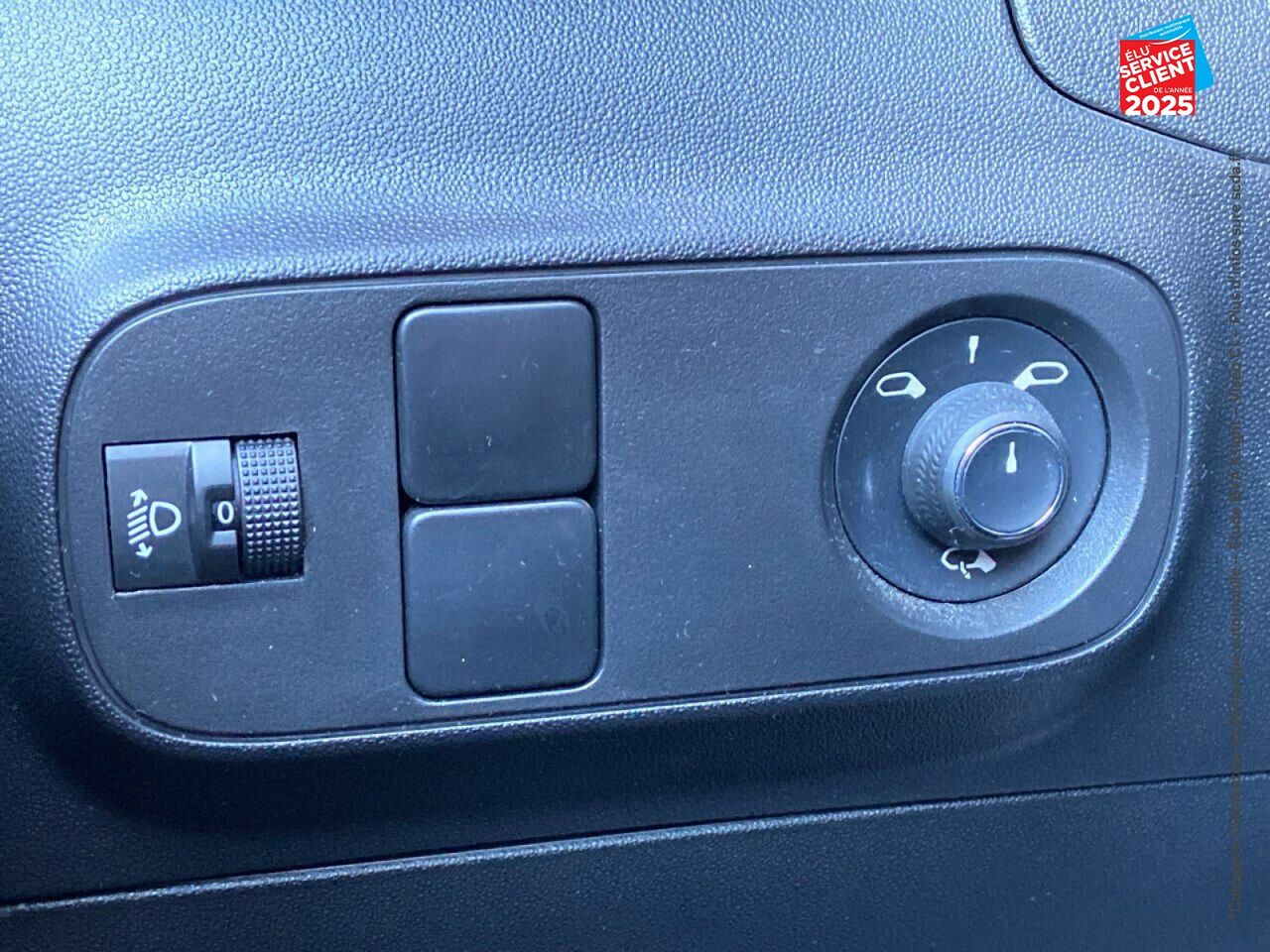 Véhicule d'occasion CITROEN C3 PURETECH 110CH FEEL SS E6.D chez Toyota Sarreguemines