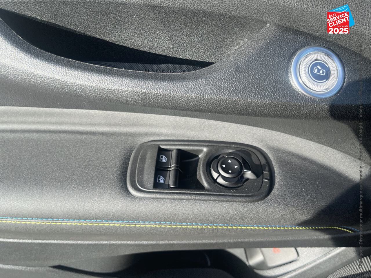 Véhicule d'occasion ABARTH 500C E 155CH PACK chez MINI Lons-Le-Saunier