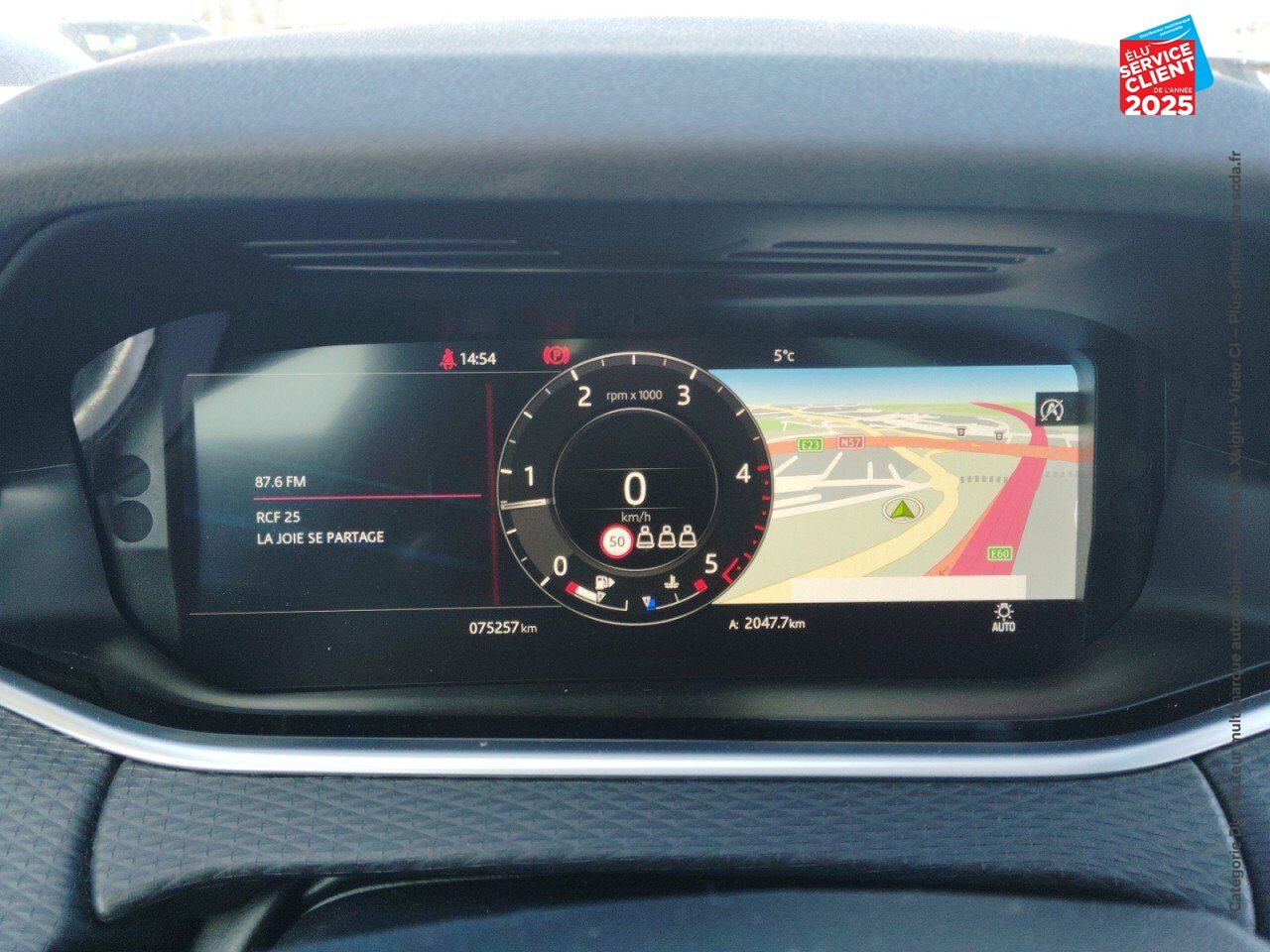 Véhicule d'occasion LAND-ROVER RANGE ROVER EVOQUE 2.0 D 150CH S TPANO SIEGES CUIR GPS CAMERA CARPLAY chez Volvo Epernay