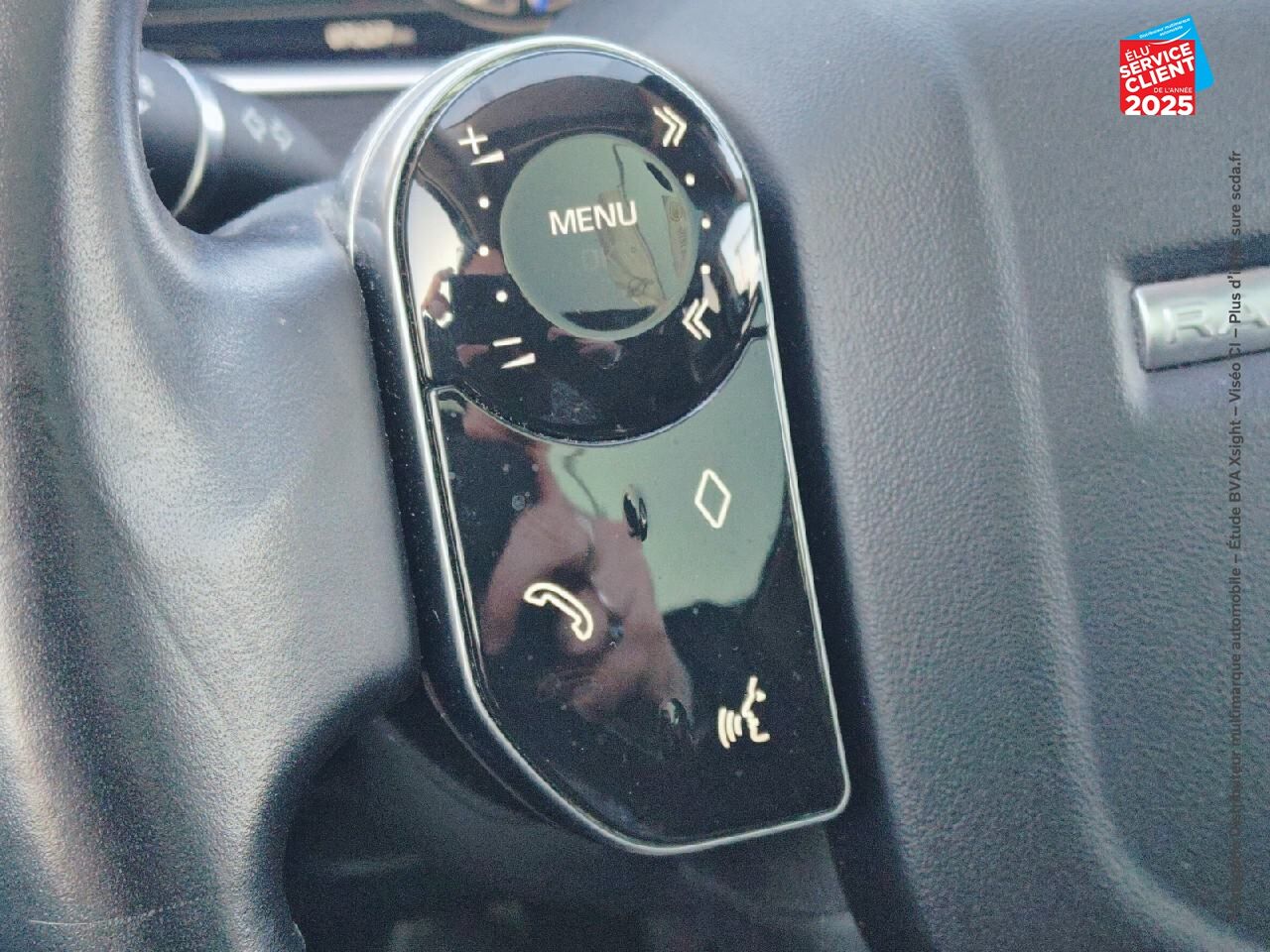 Véhicule d'occasion LAND-ROVER RANGE ROVER EVOQUE 2.0 D 150CH S TPANO SIEGES CUIR GPS CAMERA CARPLAY chez Volvo Epernay