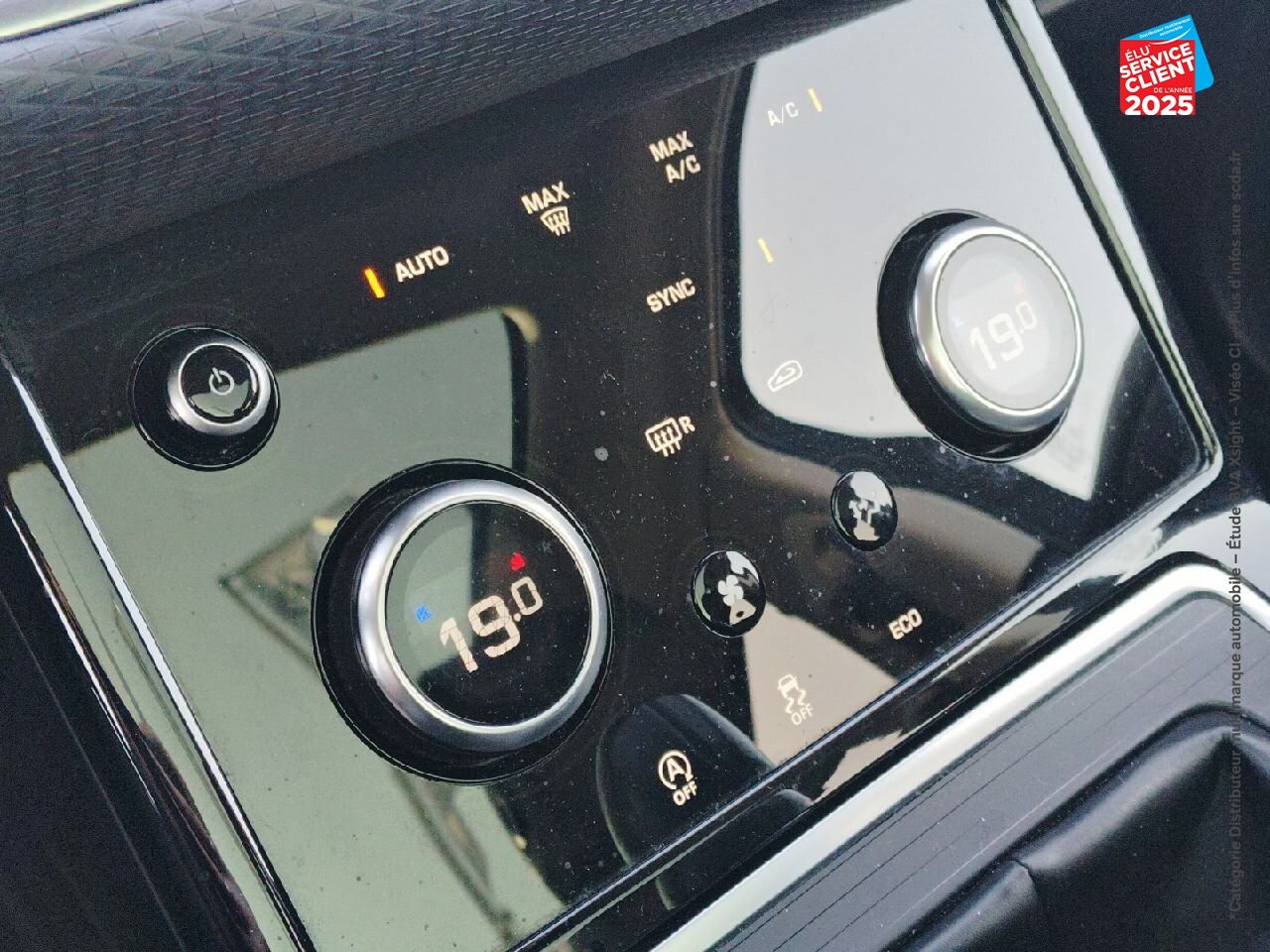 Véhicule d'occasion LAND-ROVER RANGE ROVER EVOQUE 2.0 D 150CH S TPANO SIEGES CUIR GPS CAMERA CARPLAY chez Volvo Epernay