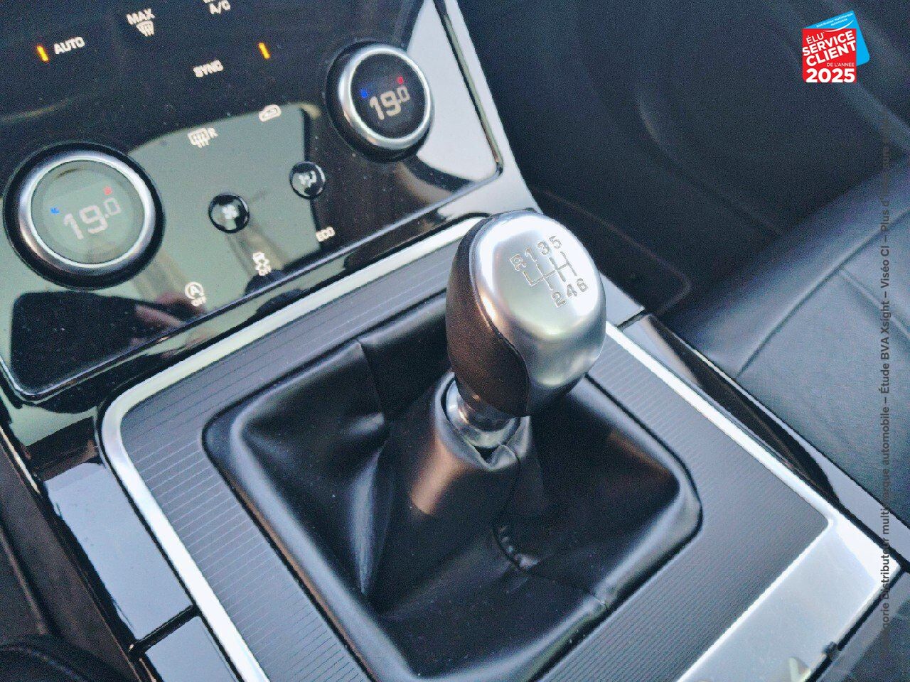 Véhicule d'occasion LAND-ROVER RANGE ROVER EVOQUE 2.0 D 150CH S TPANO SIEGES CUIR GPS CAMERA CARPLAY chez Volvo Epernay