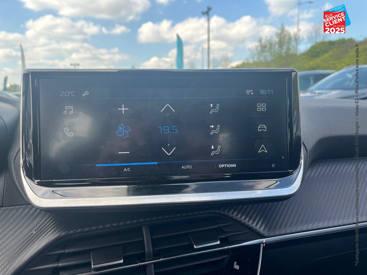 Véhicule d'occasion PEUGEOT 2008 1.2 PURETECH 100CH SS ACTIVE chez Hyundai Epernay
