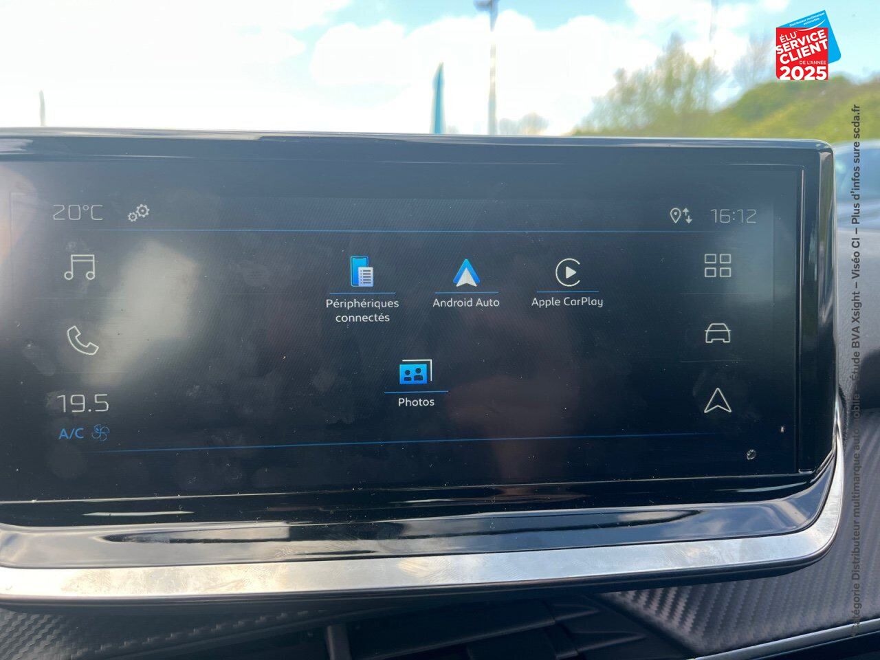 Véhicule d'occasion PEUGEOT 2008 1.2 PURETECH 100CH SS ACTIVE chez Hyundai Epernay