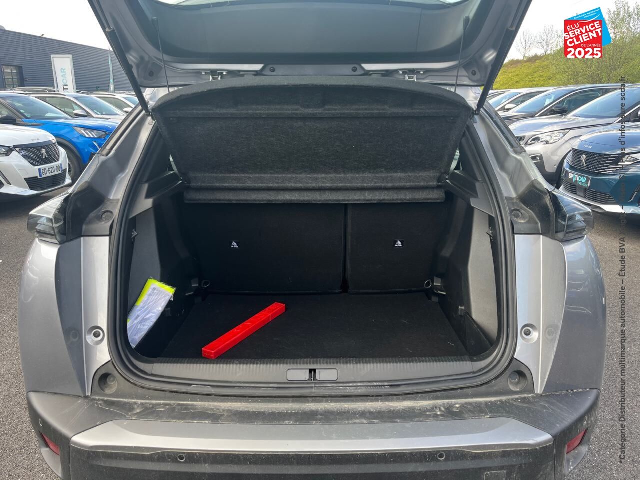 Véhicule d'occasion PEUGEOT 2008 1.2 PURETECH 100CH SS ACTIVE chez Hyundai Epernay