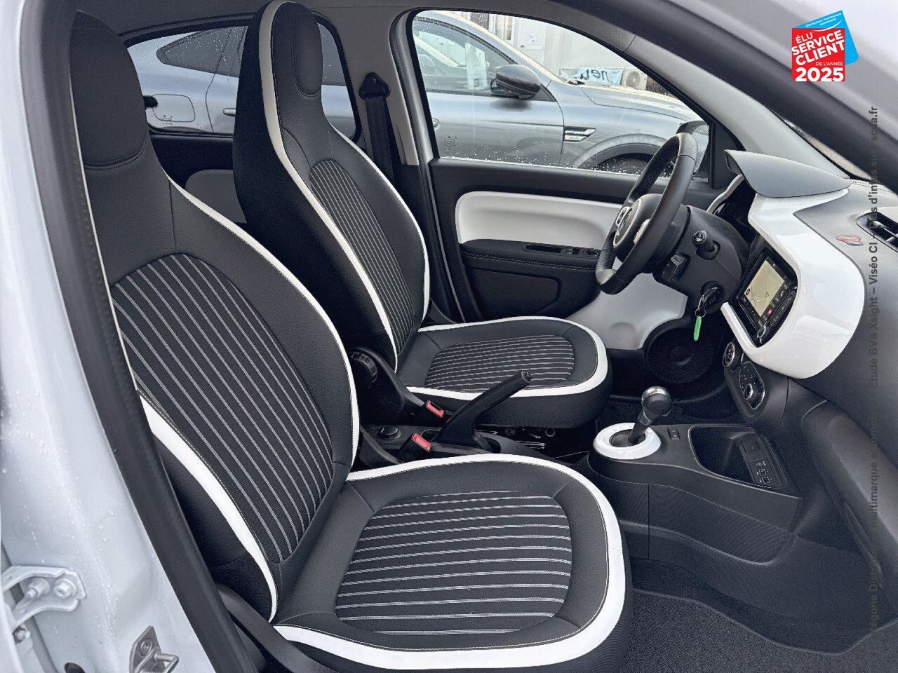 Véhicule d'occasion RENAULT TWINGO E-TECH ELECTRIC TECHNO R80 ACHAT INTEGRAL chez Hyundai Chalons