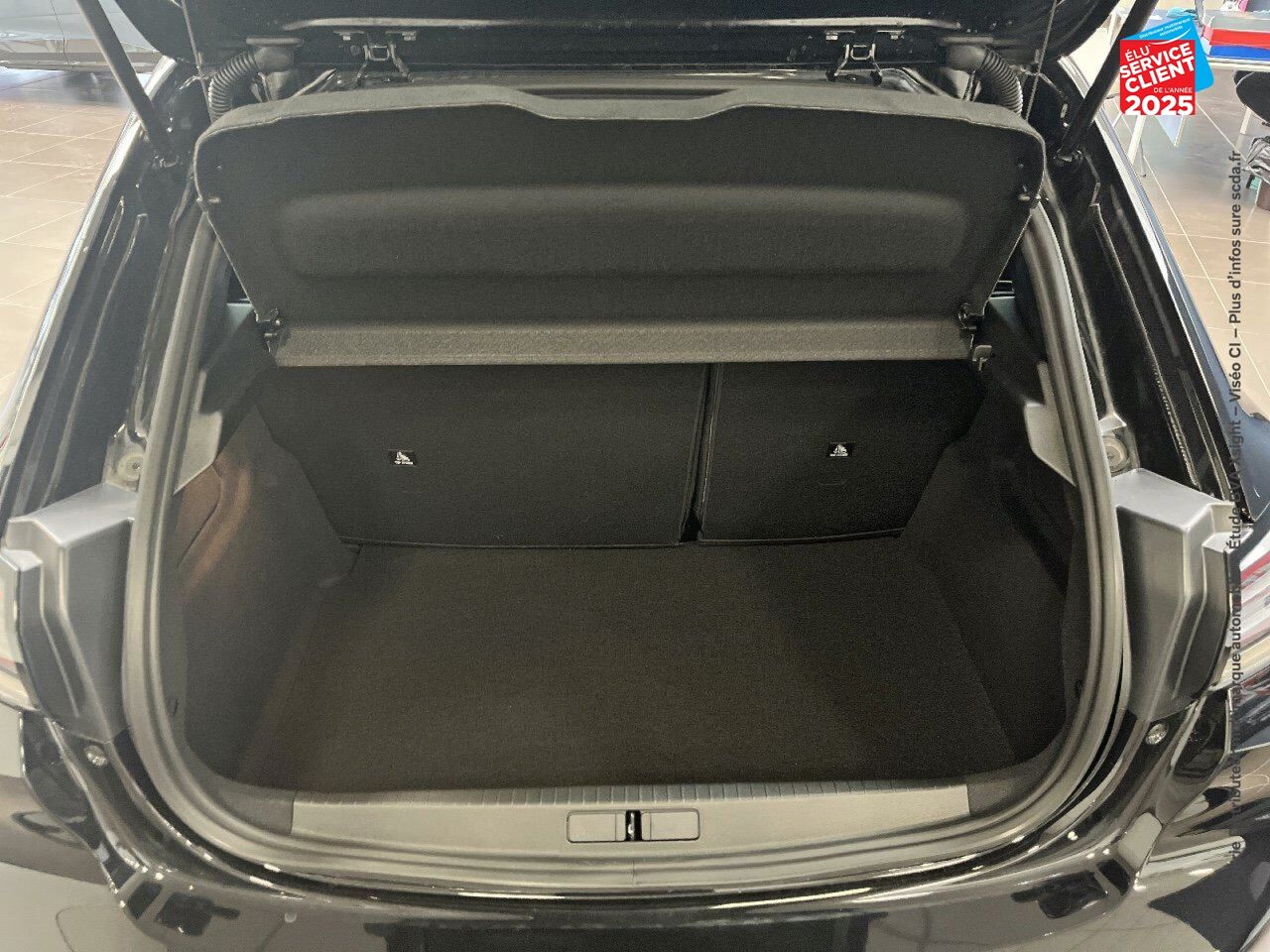 Véhicule d'occasion PEUGEOT 208 E-136CH ALLURE chez Peugeot Sedan