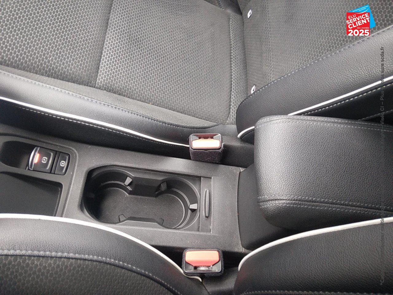 Véhicule d'occasion RENAULT CLIO 1.6 E-TECH HYBRIDE 140CH INTENS -21N GPS CAMERA chez Toyota Thionville
